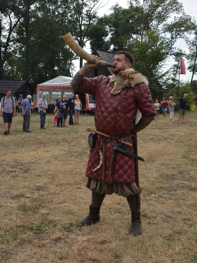 Ucieczka z uczty i pogrzeb wodza, czyli sobota na grzybowskim grodzie