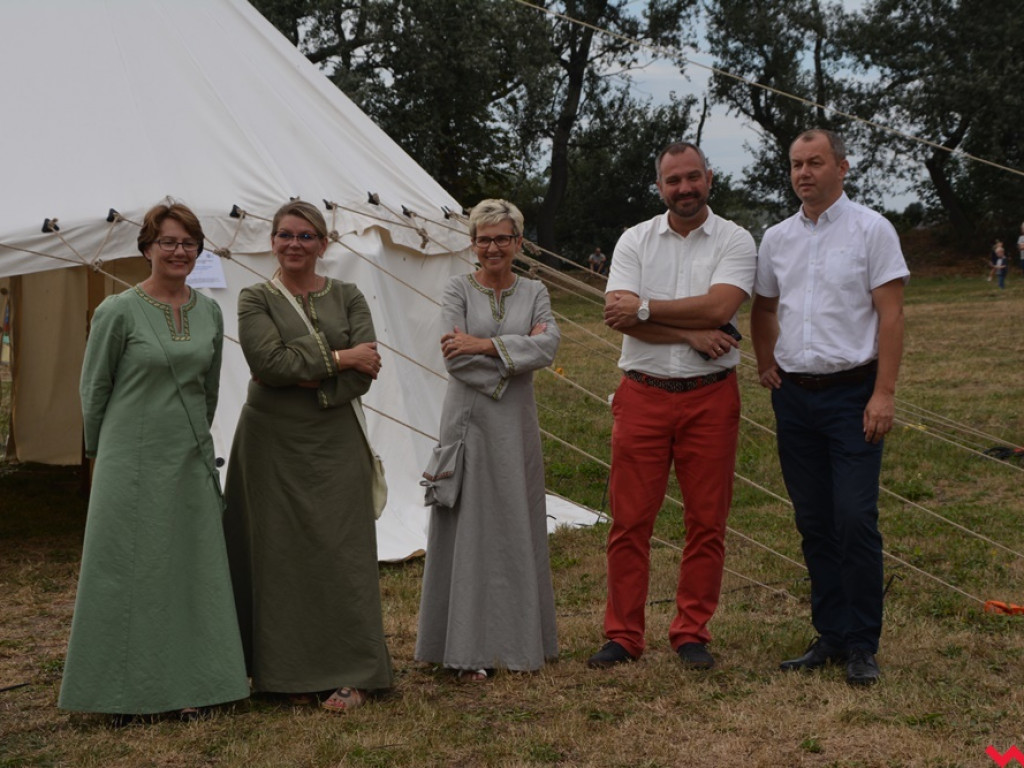 Ucieczka z uczty i pogrzeb wodza, czyli sobota na grzybowskim grodzie