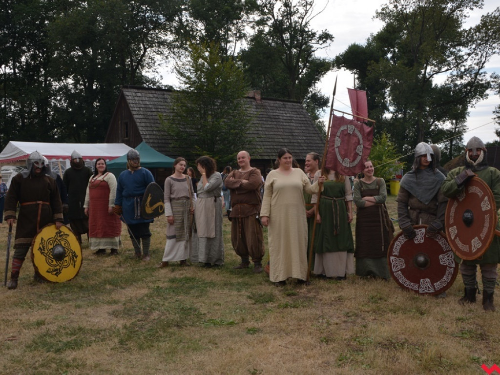 Ucieczka z uczty i pogrzeb wodza, czyli sobota na grzybowskim grodzie