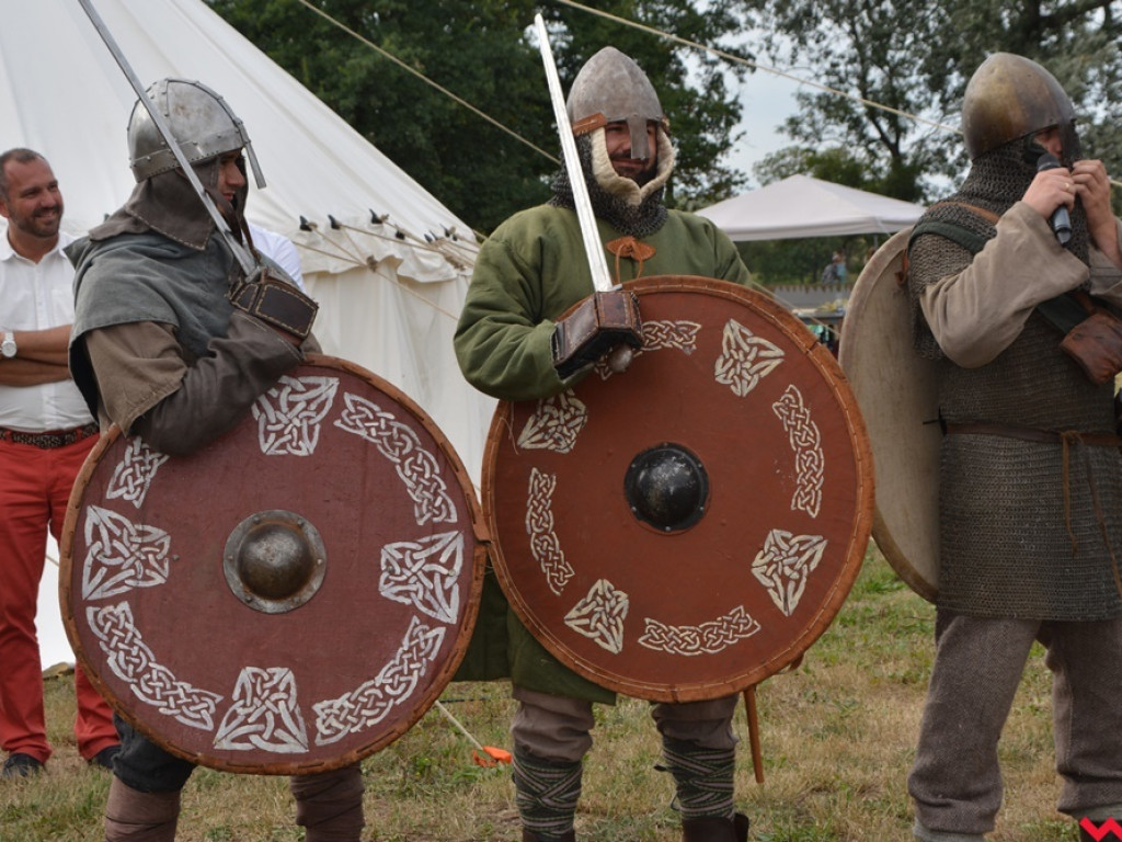 Ucieczka z uczty i pogrzeb wodza, czyli sobota na grzybowskim grodzie