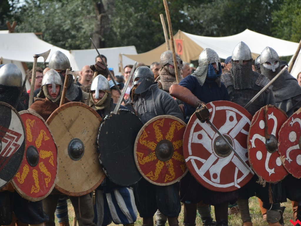 Ucieczka z uczty i pogrzeb wodza, czyli sobota na grzybowskim grodzie