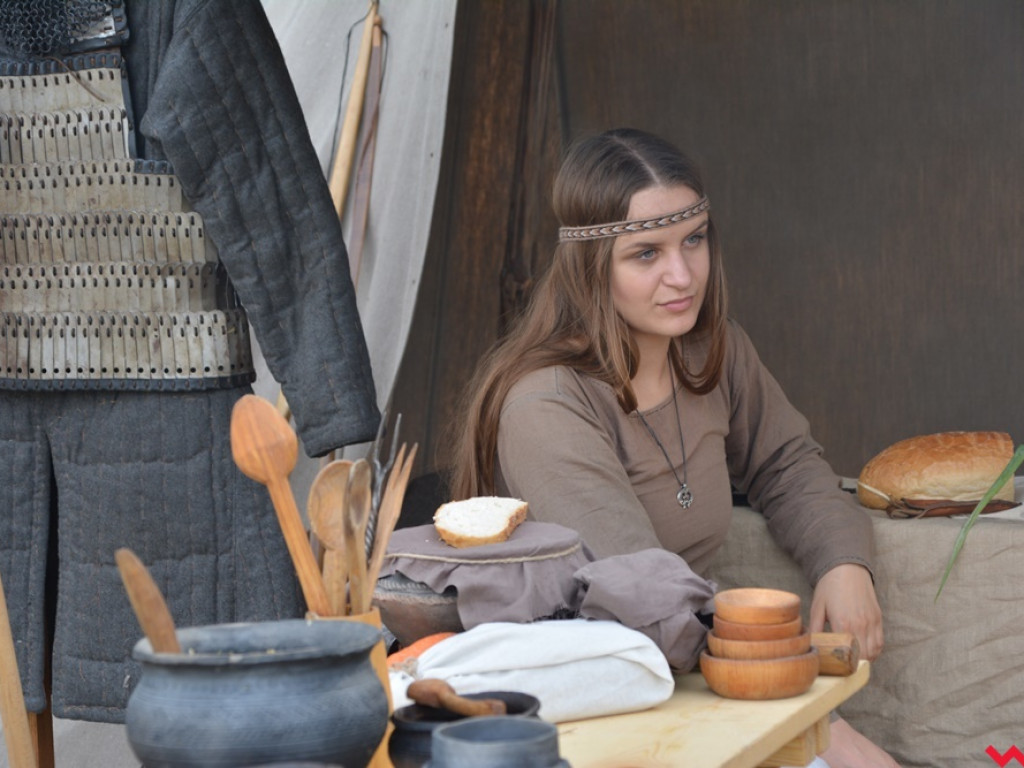 Ucieczka z uczty i pogrzeb wodza, czyli sobota na grzybowskim grodzie