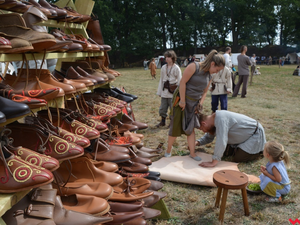 Ucieczka z uczty i pogrzeb wodza, czyli sobota na grzybowskim grodzie