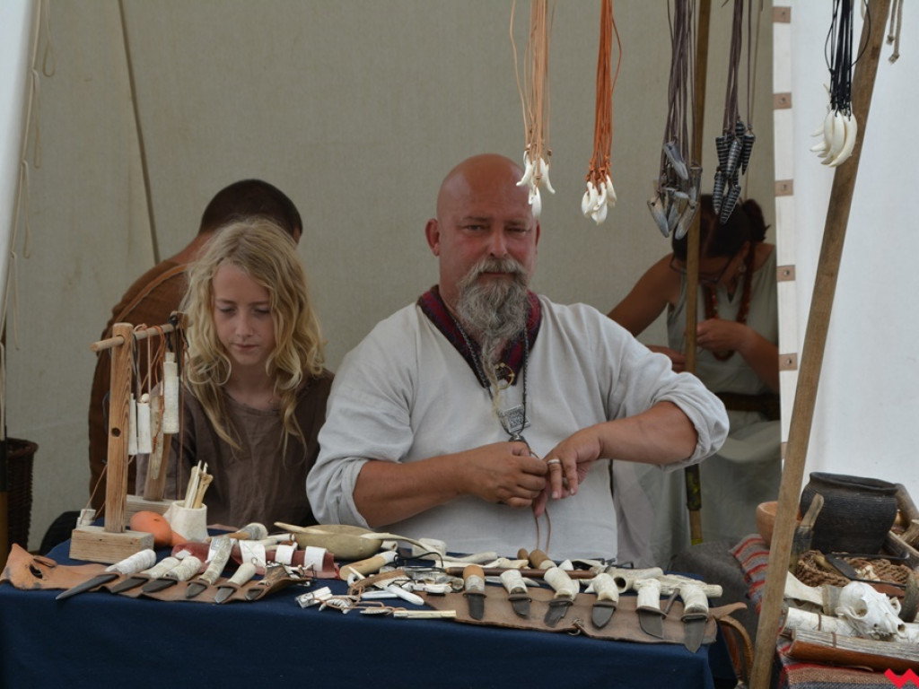 Ucieczka z uczty i pogrzeb wodza, czyli sobota na grzybowskim grodzie