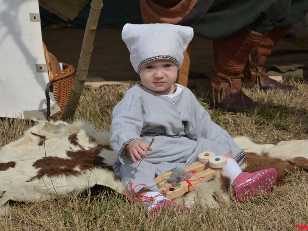 Ucieczka z uczty i pogrzeb wodza, czyli sobota na grzybowskim grodzie
