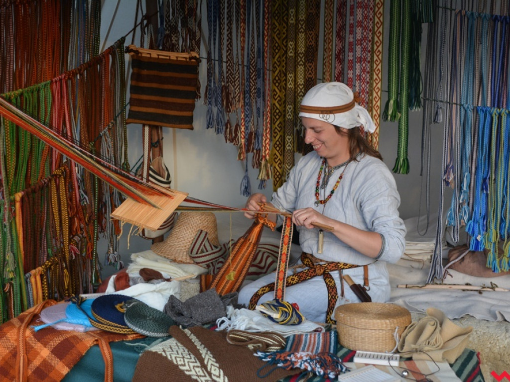 Ucieczka z uczty i pogrzeb wodza, czyli sobota na grzybowskim grodzie