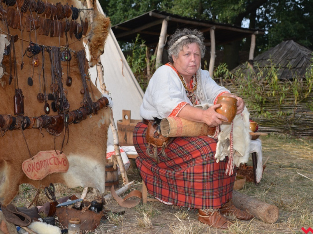 Ucieczka z uczty i pogrzeb wodza, czyli sobota na grzybowskim grodzie
