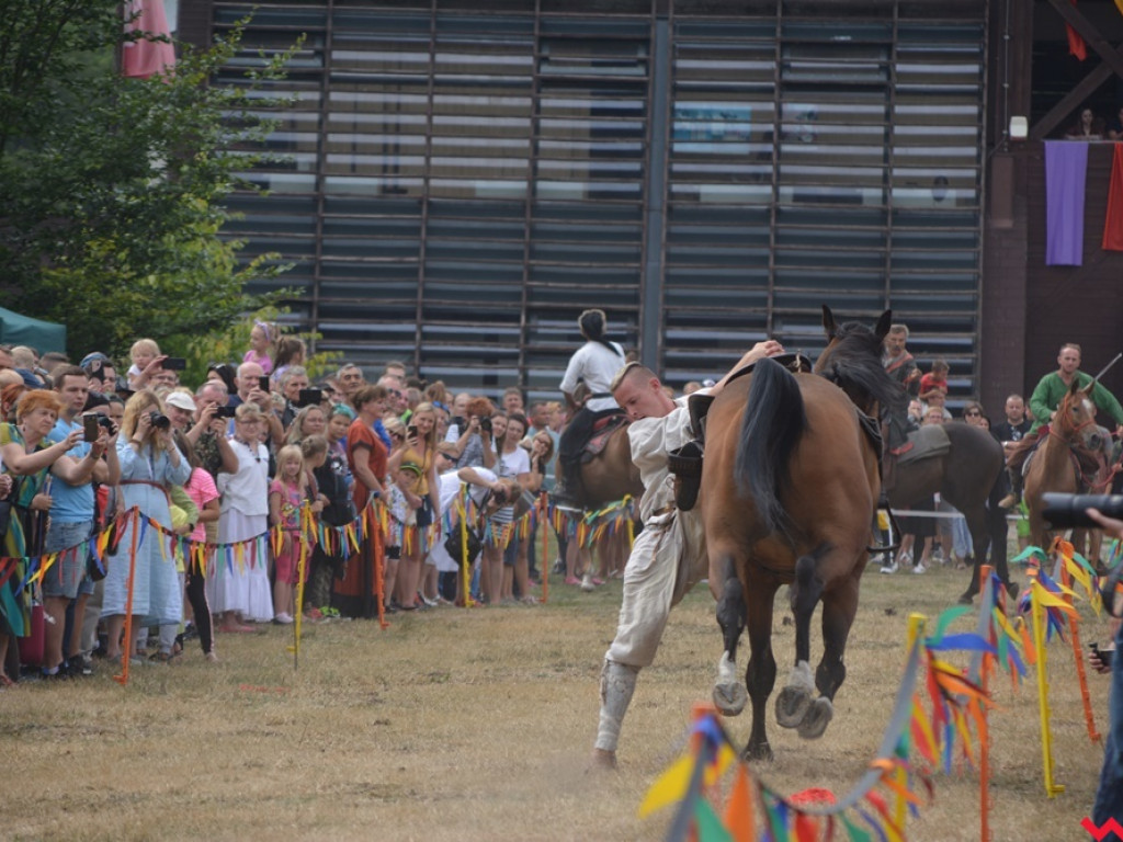 Ucieczka z uczty i pogrzeb wodza, czyli sobota na grzybowskim grodzie