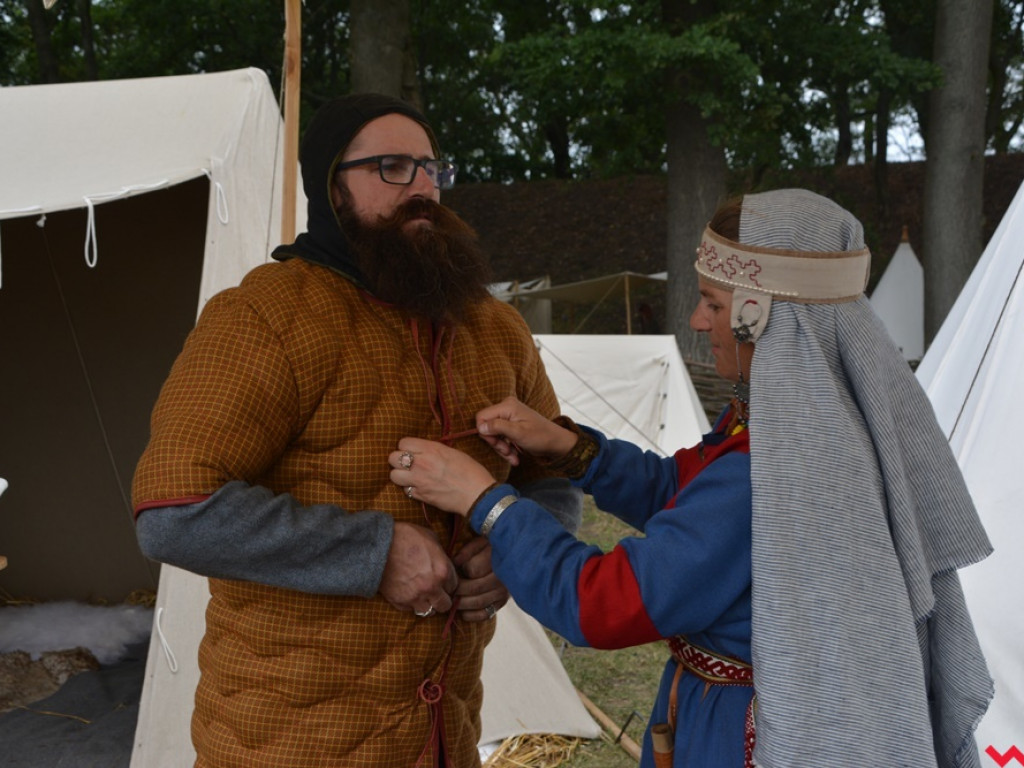 Ucieczka z uczty i pogrzeb wodza, czyli sobota na grzybowskim grodzie