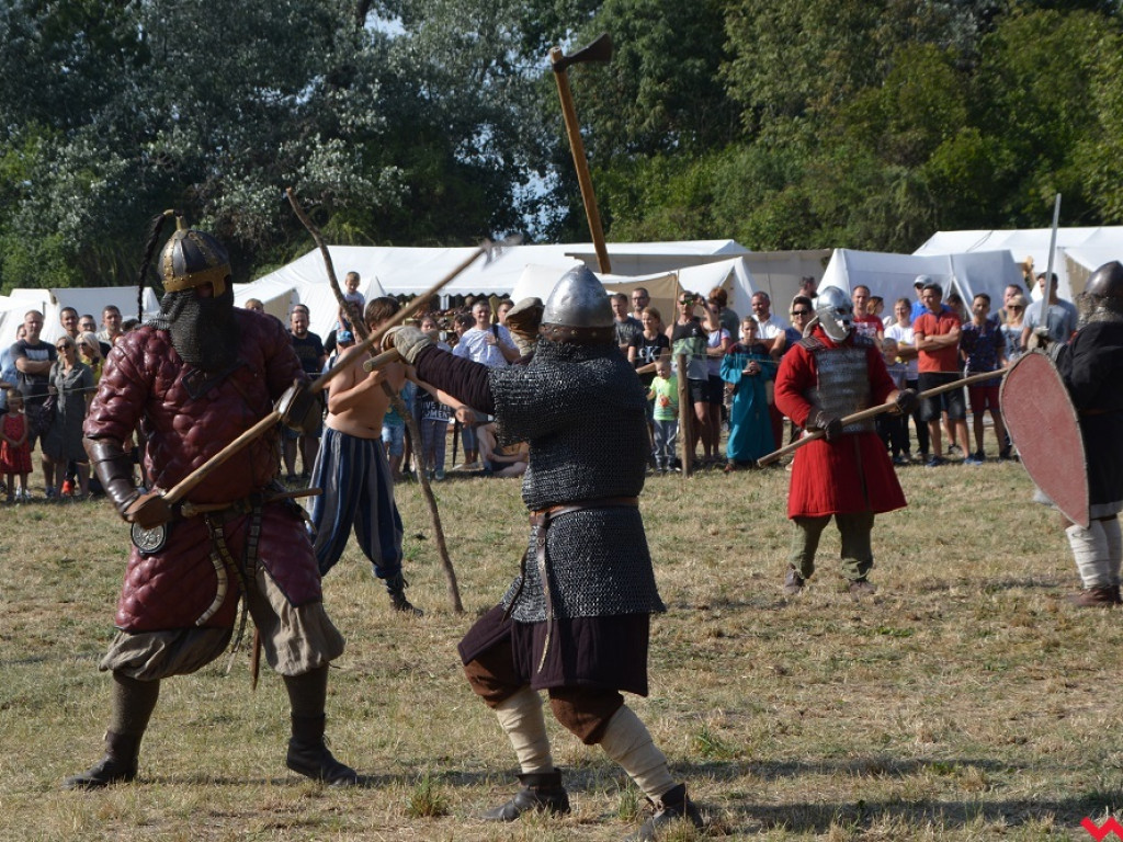 Ucieczka z uczty i pogrzeb wodza, czyli sobota na grzybowskim grodzie