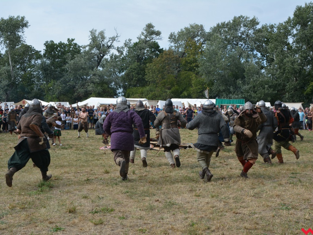 Ucieczka z uczty i pogrzeb wodza, czyli sobota na grzybowskim grodzie