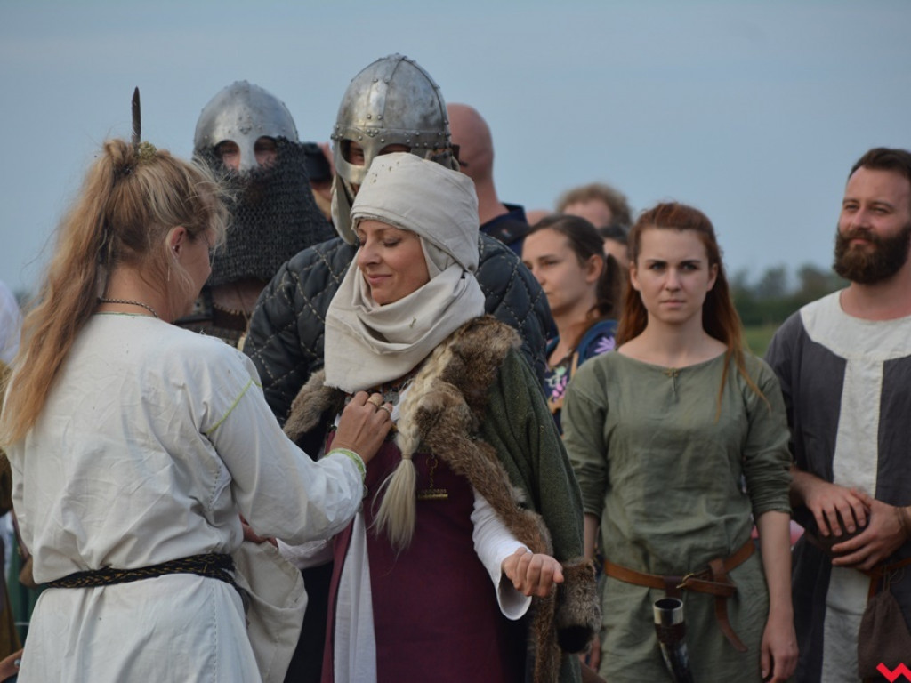 Ucieczka z uczty i pogrzeb wodza, czyli sobota na grzybowskim grodzie