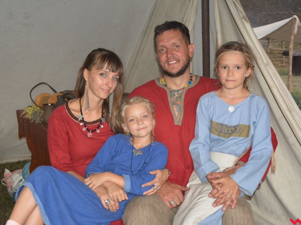 Ucieczka z uczty i pogrzeb wodza, czyli sobota na grzybowskim grodzie