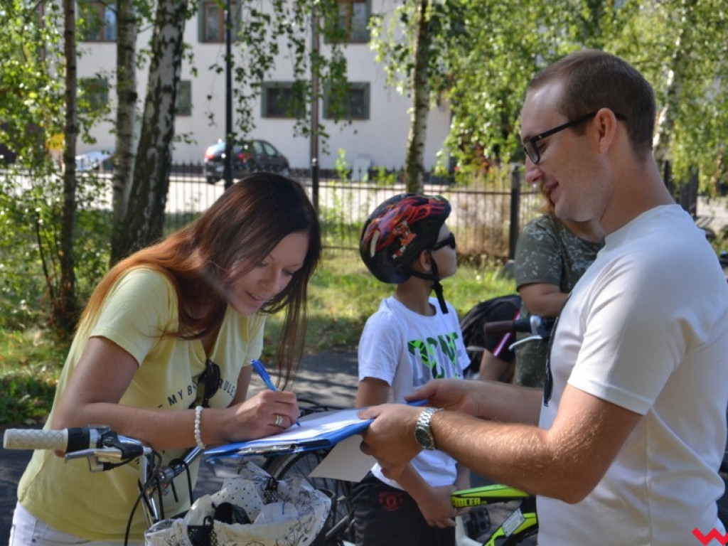 Przejażdżka rowerowa z Wrześni do Barda zakończyła się piknikiem