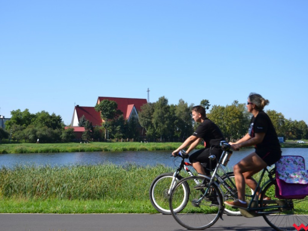 Przejażdżka rowerowa z Wrześni do Barda zakończyła się piknikiem