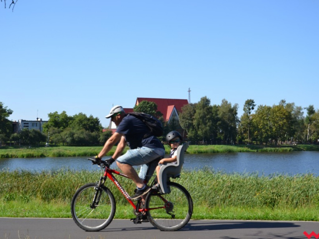 Przejażdżka rowerowa z Wrześni do Barda zakończyła się piknikiem