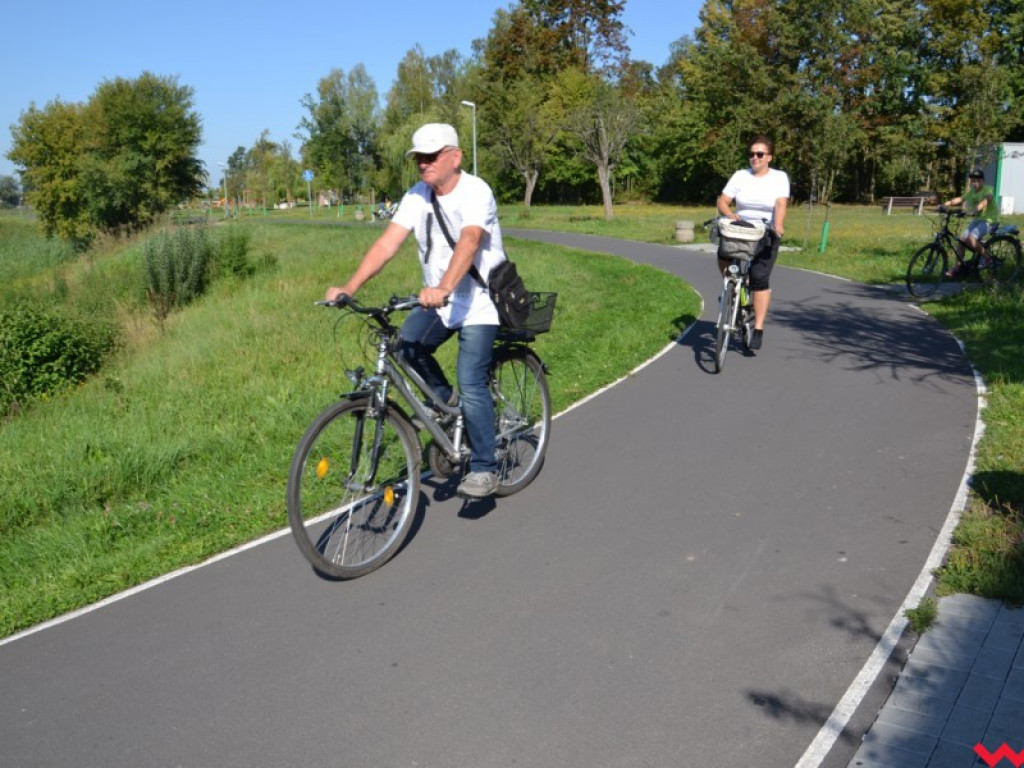 Przejażdżka rowerowa z Wrześni do Barda zakończyła się piknikiem