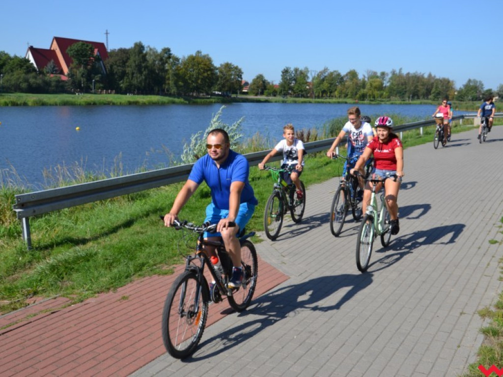 Przejażdżka rowerowa z Wrześni do Barda zakończyła się piknikiem