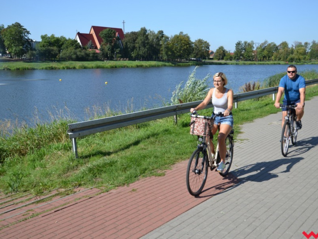 Przejażdżka rowerowa z Wrześni do Barda zakończyła się piknikiem