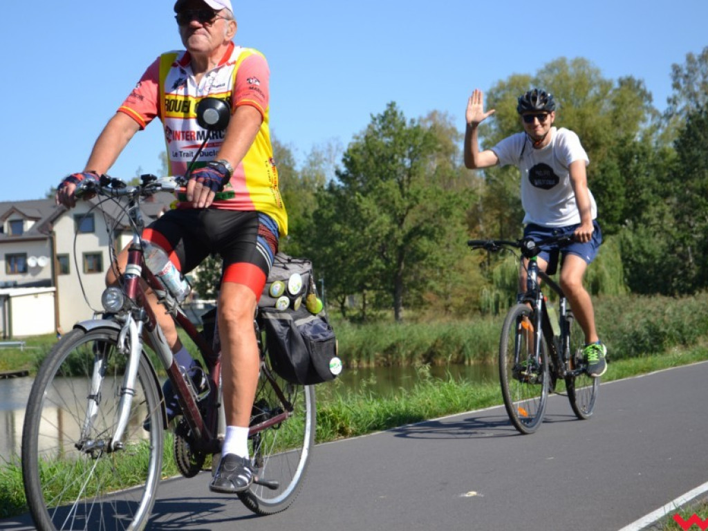 Przejażdżka rowerowa z Wrześni do Barda zakończyła się piknikiem