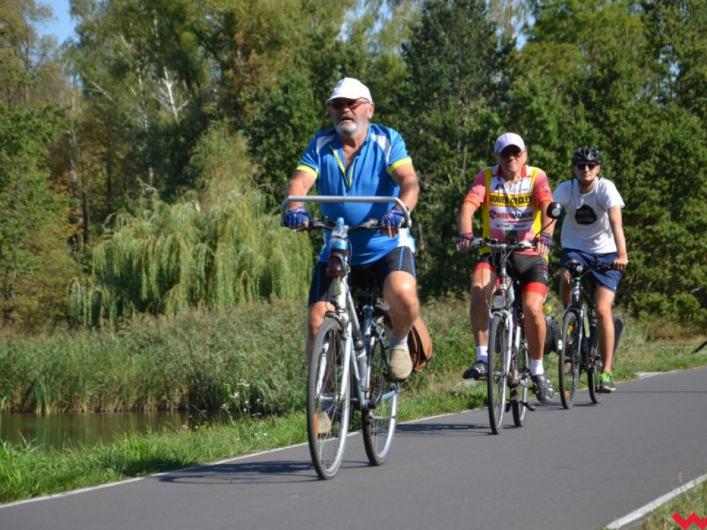 Przejażdżka rowerowa z Wrześni do Barda zakończyła się piknikiem