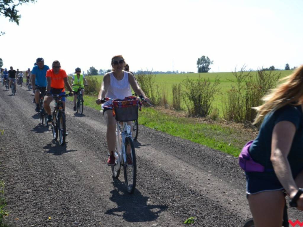 Przejażdżka rowerowa z Wrześni do Barda zakończyła się piknikiem