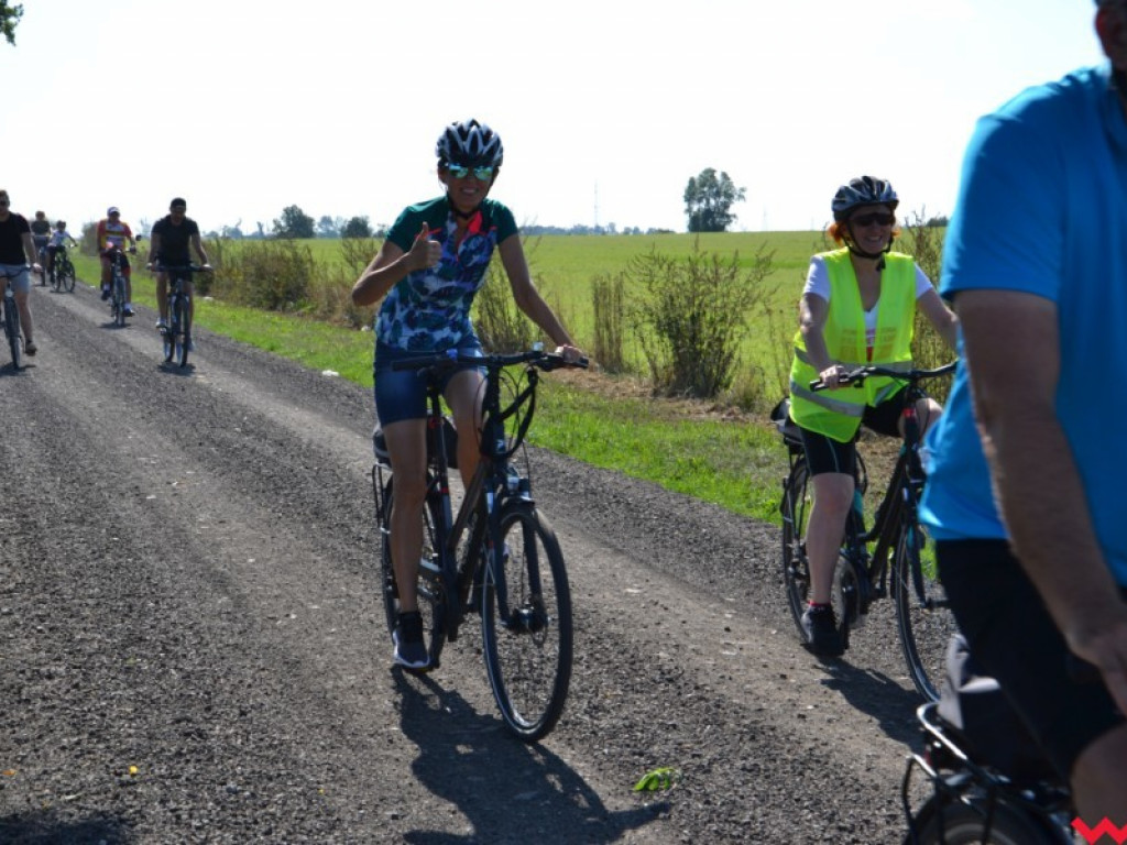 Przejażdżka rowerowa z Wrześni do Barda zakończyła się piknikiem