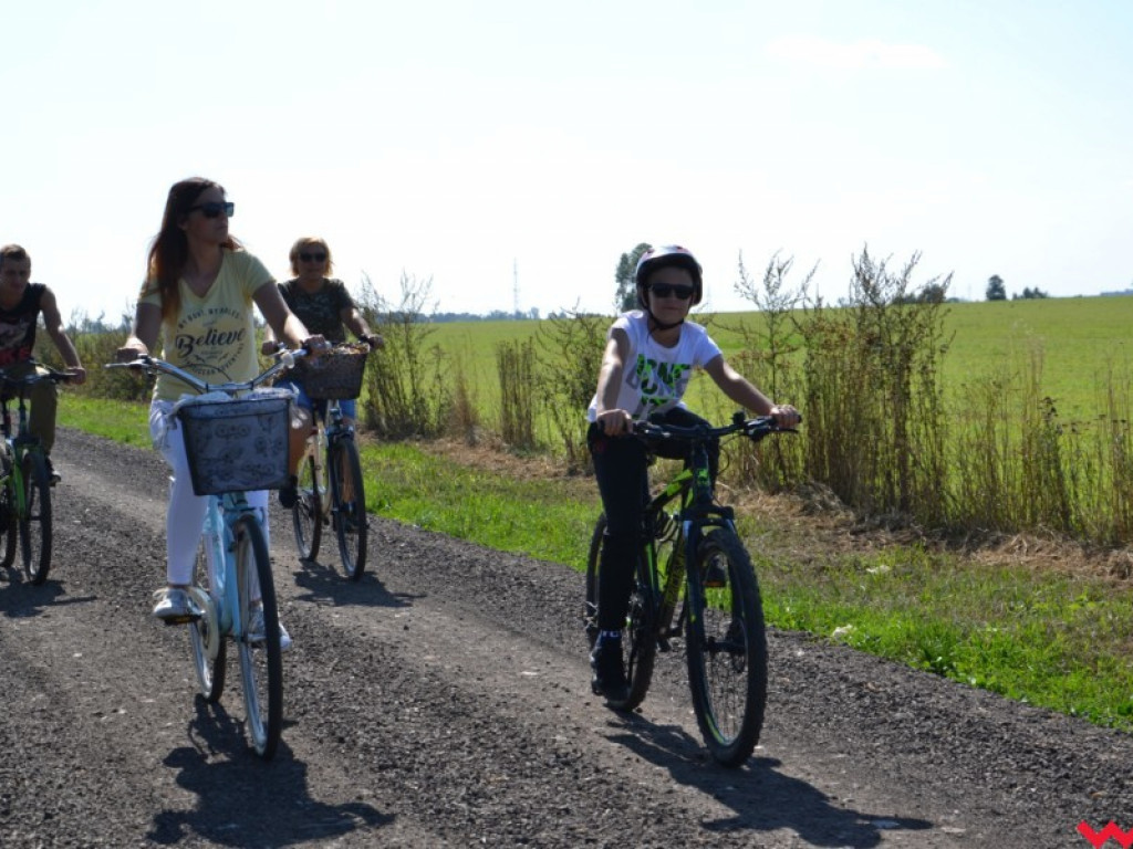 Przejażdżka rowerowa z Wrześni do Barda zakończyła się piknikiem