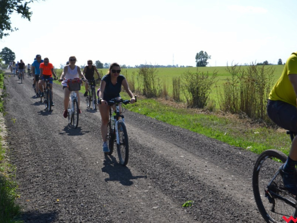 Przejażdżka rowerowa z Wrześni do Barda zakończyła się piknikiem