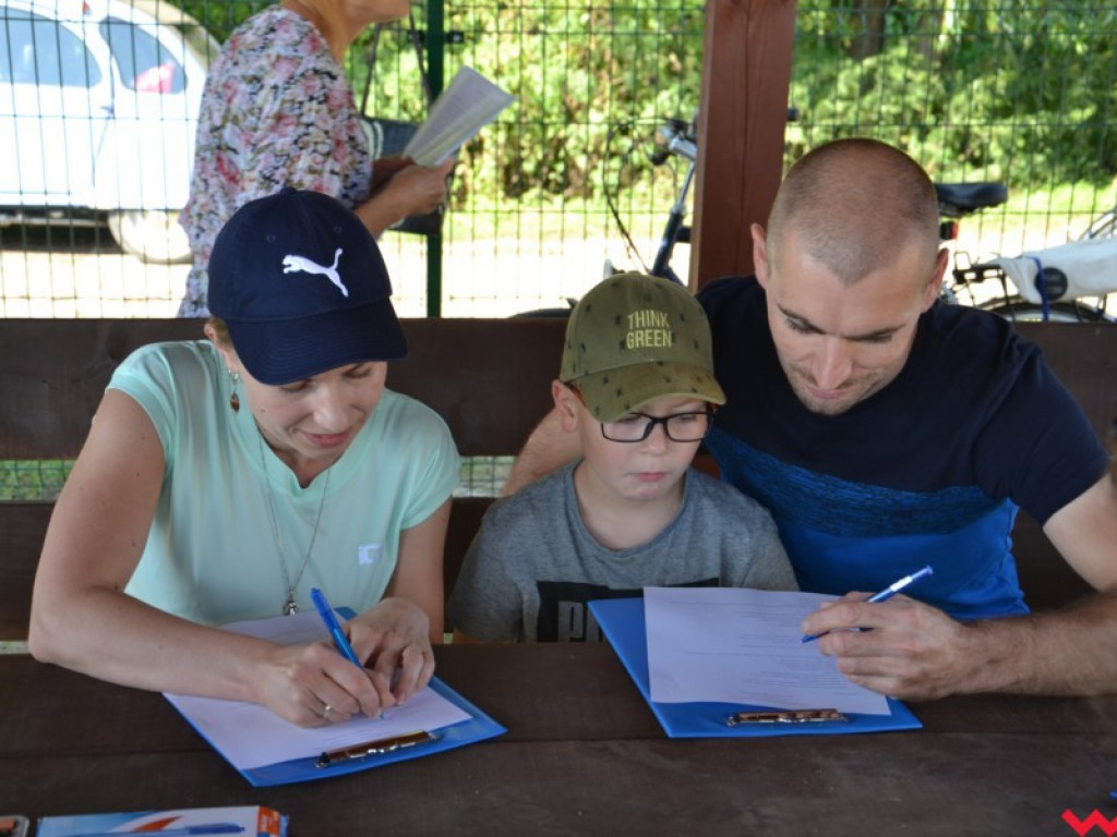 Przejażdżka rowerowa z Wrześni do Barda zakończyła się piknikiem