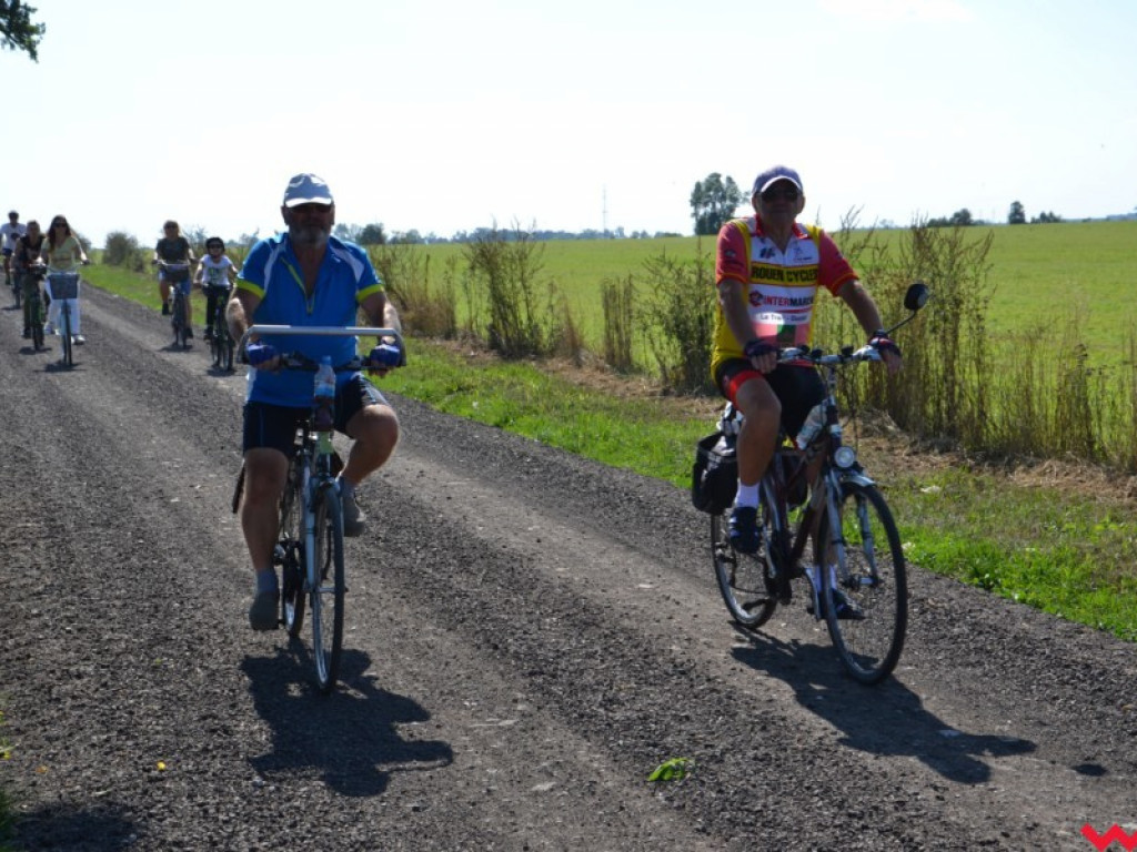 Przejażdżka rowerowa z Wrześni do Barda zakończyła się piknikiem