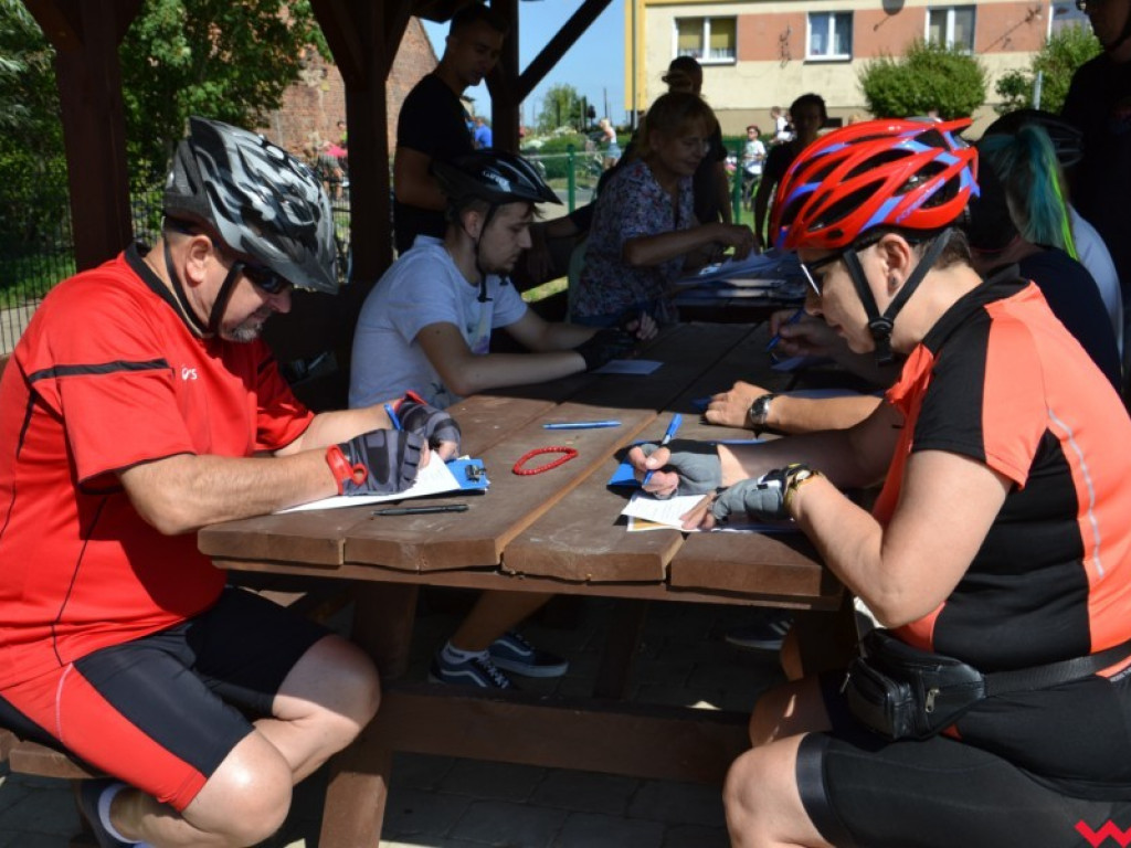 Przejażdżka rowerowa z Wrześni do Barda zakończyła się piknikiem