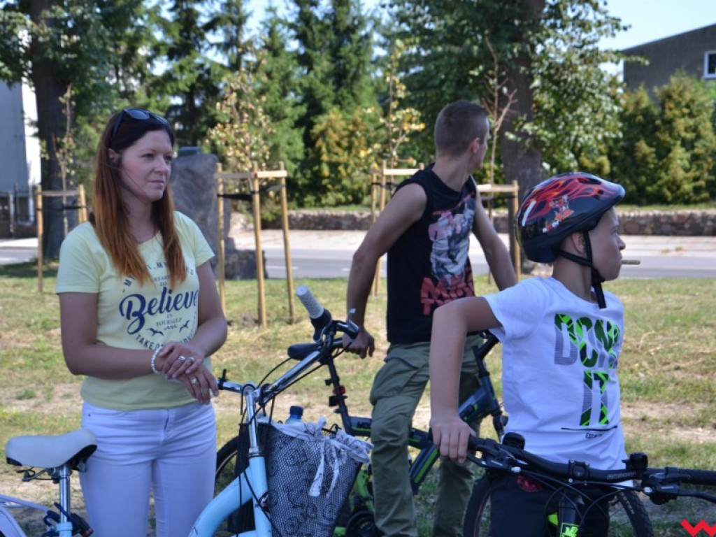 Przejażdżka rowerowa z Wrześni do Barda zakończyła się piknikiem