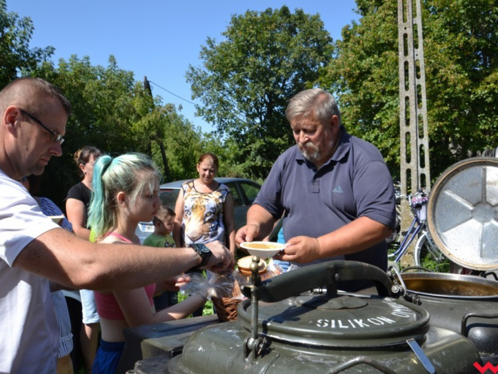 Przejażdżka rowerowa z Wrześni do Barda zakończyła się piknikiem