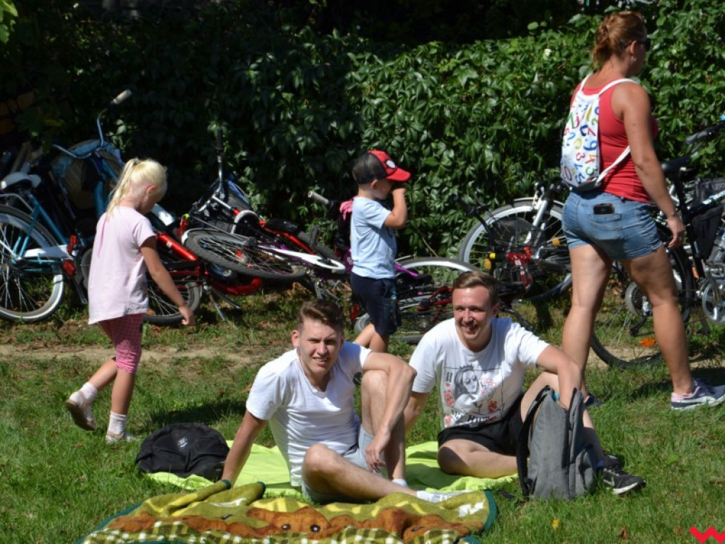 Przejażdżka rowerowa z Wrześni do Barda zakończyła się piknikiem