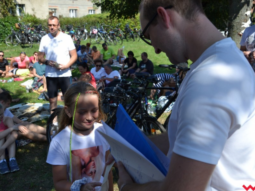 Przejażdżka rowerowa z Wrześni do Barda zakończyła się piknikiem