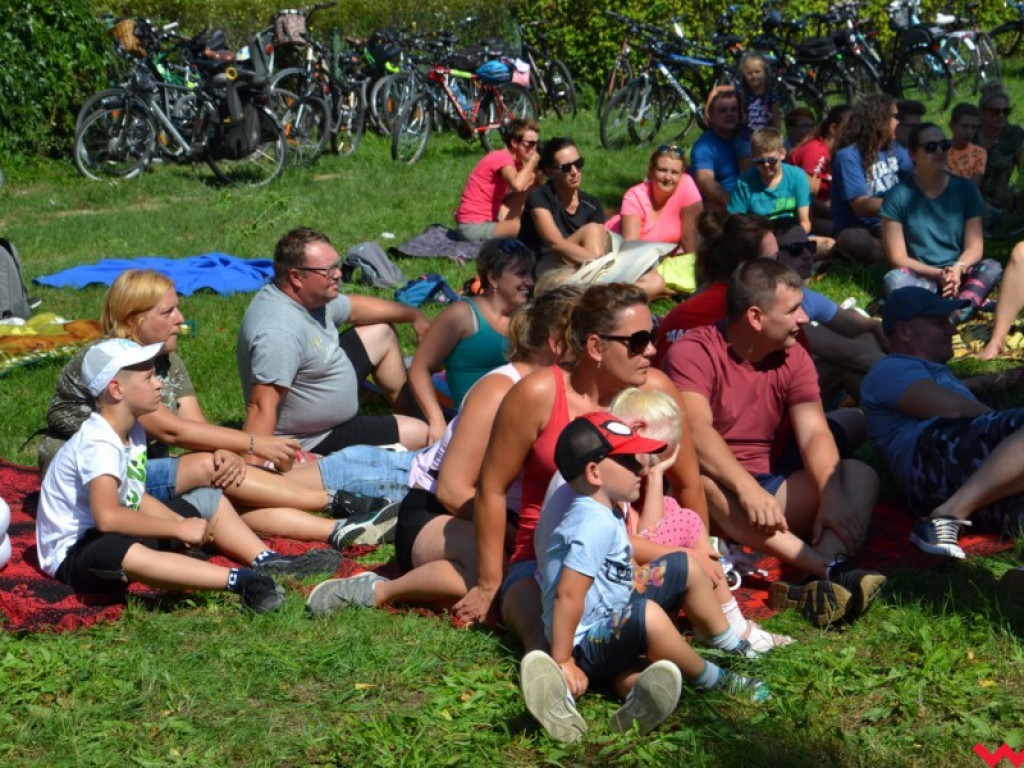 Przejażdżka rowerowa z Wrześni do Barda zakończyła się piknikiem