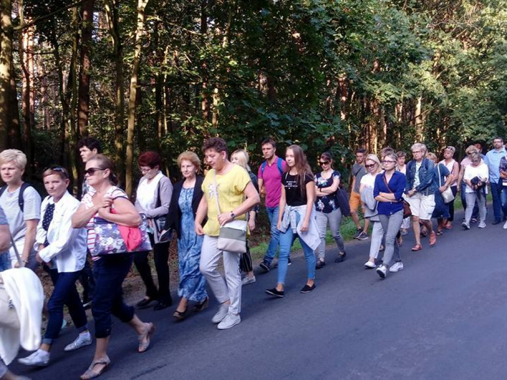 Tradycja kultywowana od wielu lat. Pielgrzymi przemaszerowali do Grodziszczka