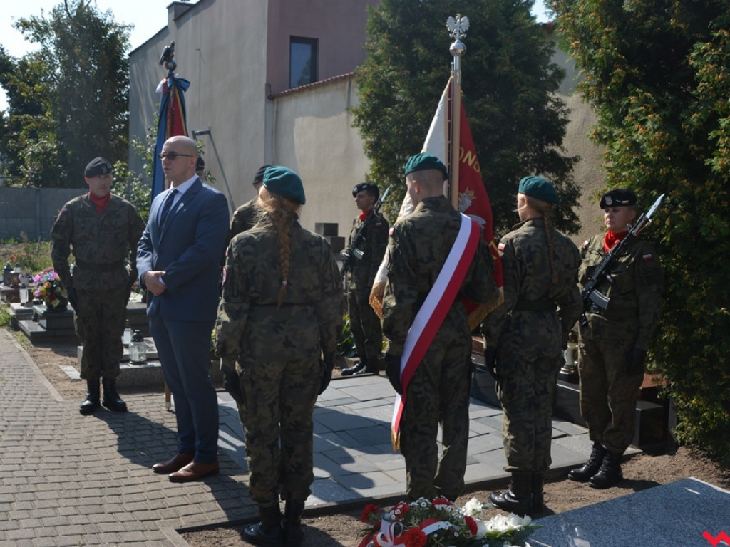 Reprezentacja ZSTiO, władza i żołnierze uczcili pamięć generała-patrioty