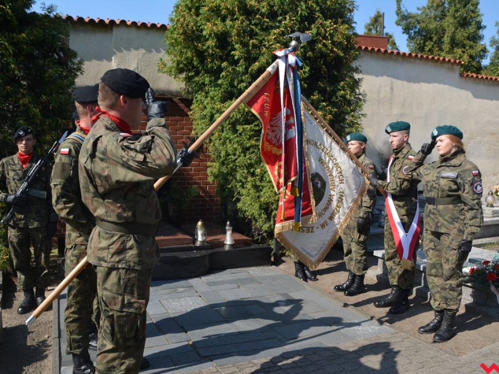 Reprezentacja ZSTiO, władza i żołnierze uczcili pamięć generała-patrioty