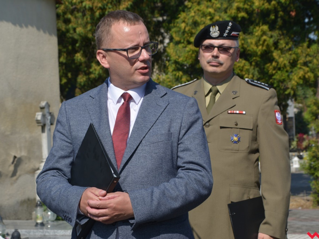 Reprezentacja ZSTiO, władza i żołnierze uczcili pamięć generała-patrioty