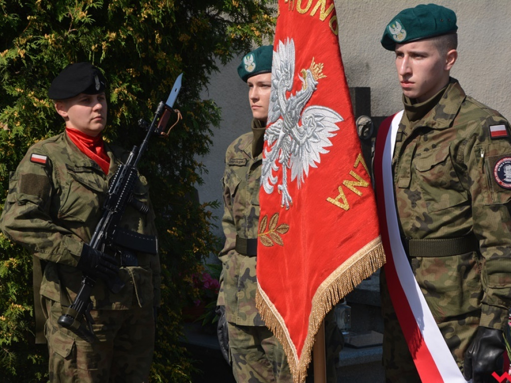 Reprezentacja ZSTiO, władza i żołnierze uczcili pamięć generała-patrioty