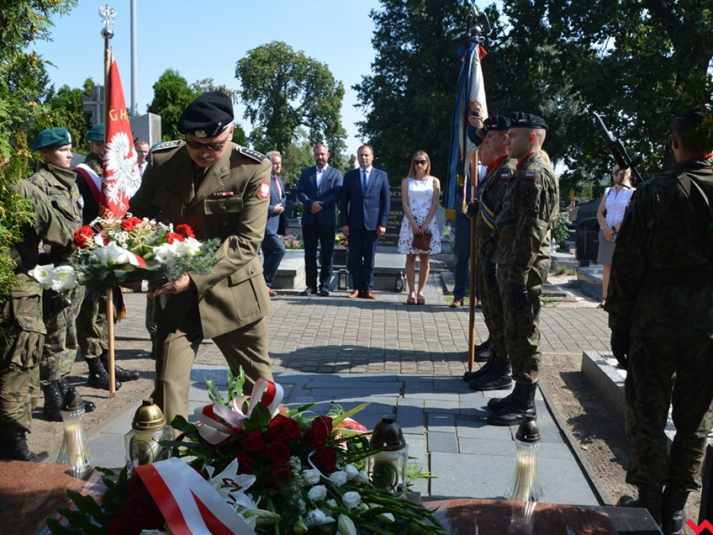 Reprezentacja ZSTiO, władza i żołnierze uczcili pamięć generała-patrioty