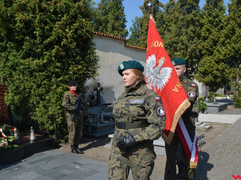 Reprezentacja ZSTiO, władza i żołnierze uczcili pamięć generała-patrioty