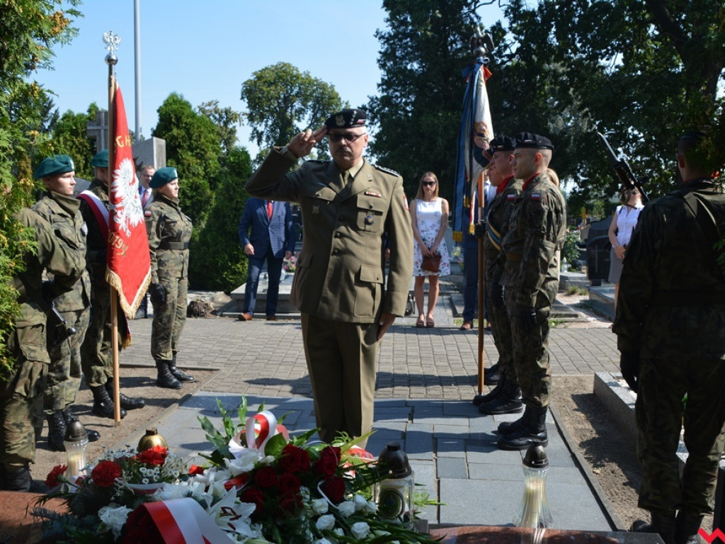 Reprezentacja ZSTiO, władza i żołnierze uczcili pamięć generała-patrioty