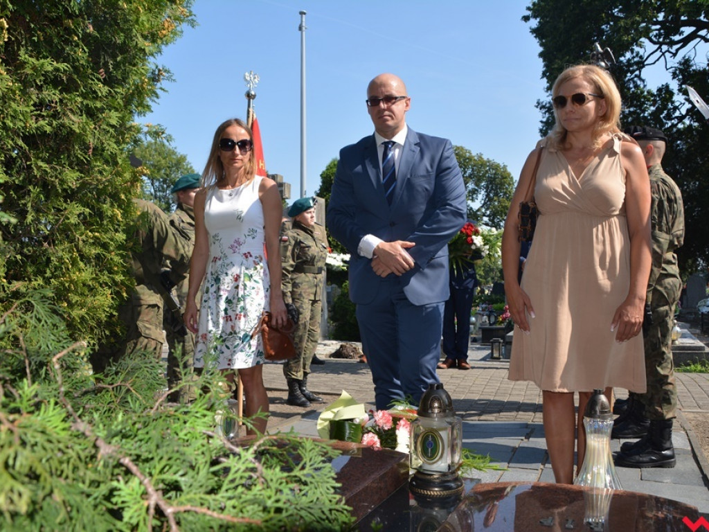Reprezentacja ZSTiO, władza i żołnierze uczcili pamięć generała-patrioty