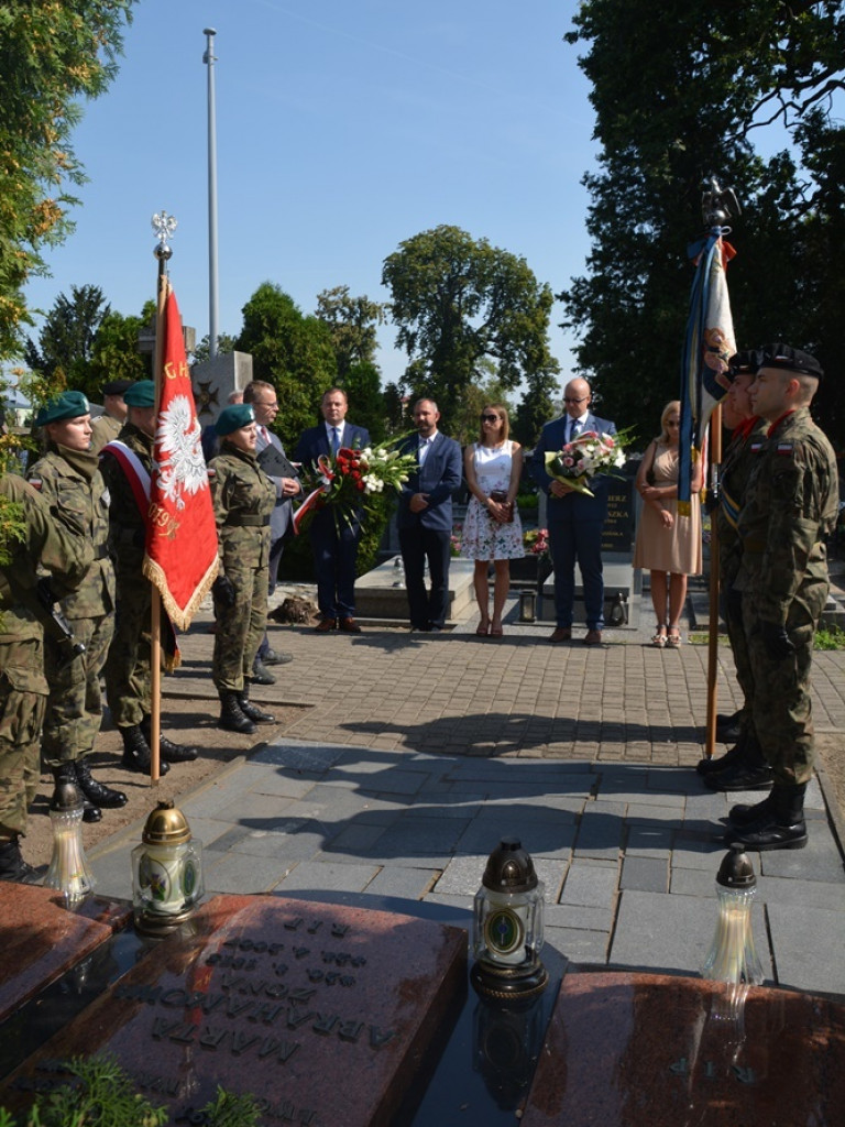 Reprezentacja ZSTiO, władza i żołnierze uczcili pamięć generała-patrioty