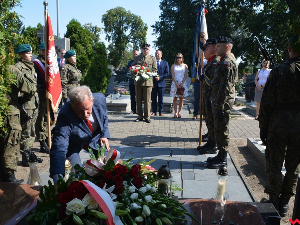 Reprezentacja ZSTiO, władza i żołnierze uczcili pamięć generała-patrioty