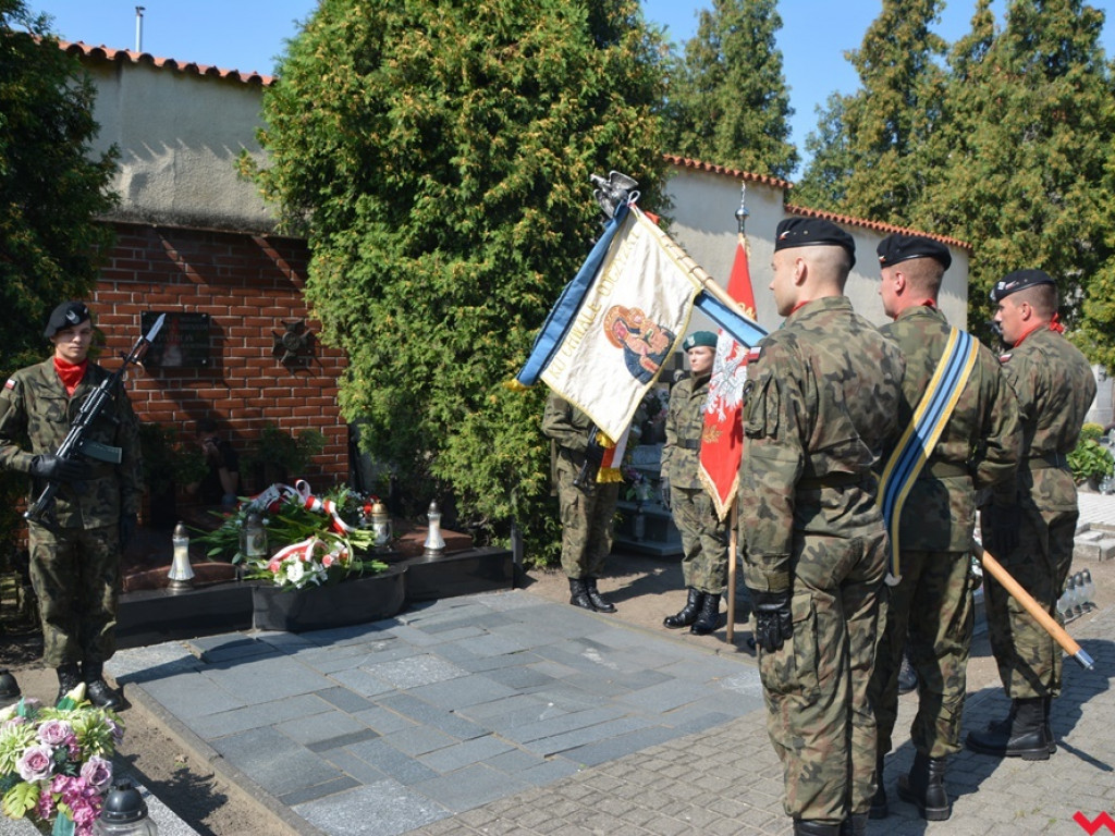 Reprezentacja ZSTiO, władza i żołnierze uczcili pamięć generała-patrioty