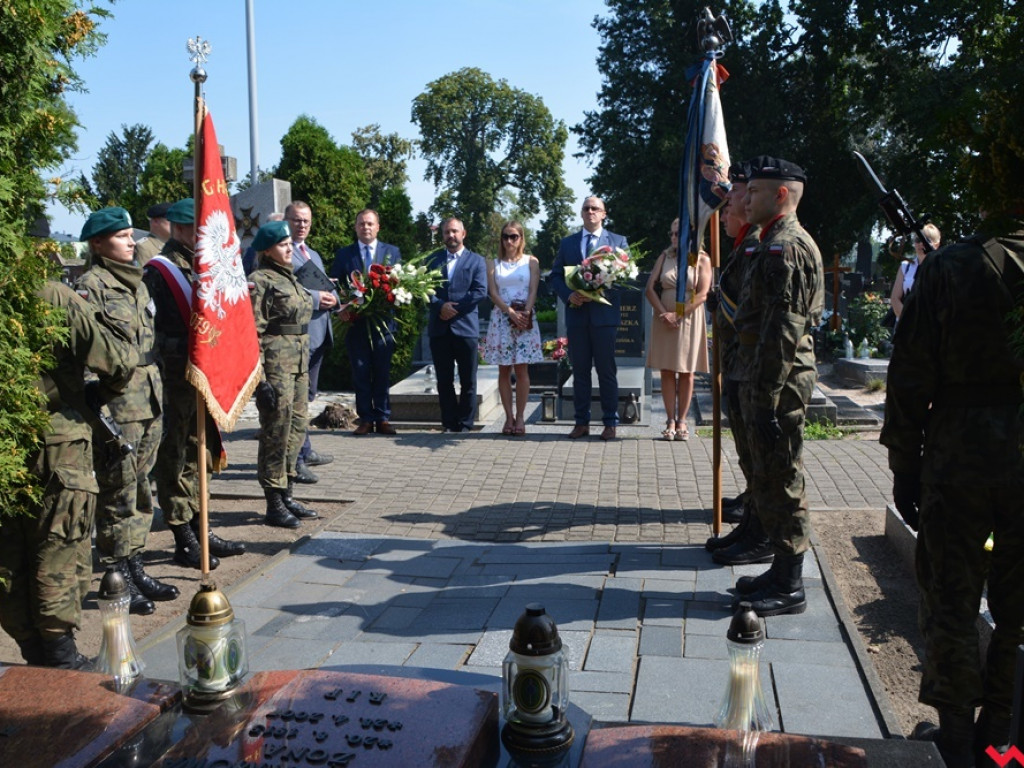 Reprezentacja ZSTiO, władza i żołnierze uczcili pamięć generała-patrioty